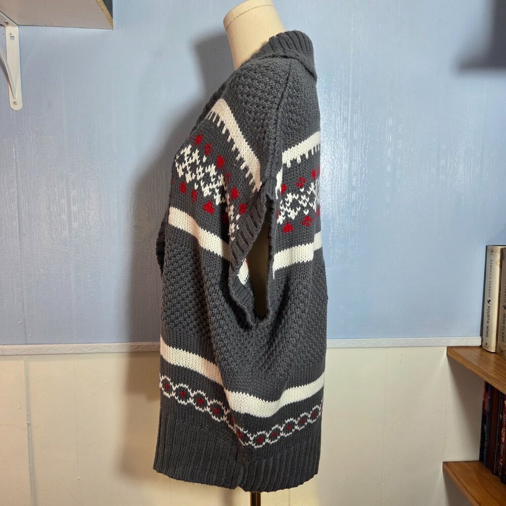Bandolino Denim Medium Gray Red Knit Print Sleeveless Holiday Sweater Vest - Picture 7 of 10